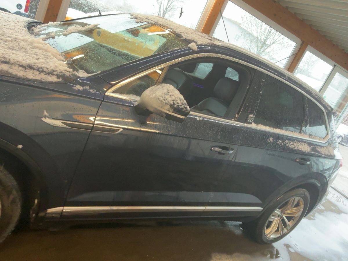 Volkswagen Touareg 2022 — photo 5