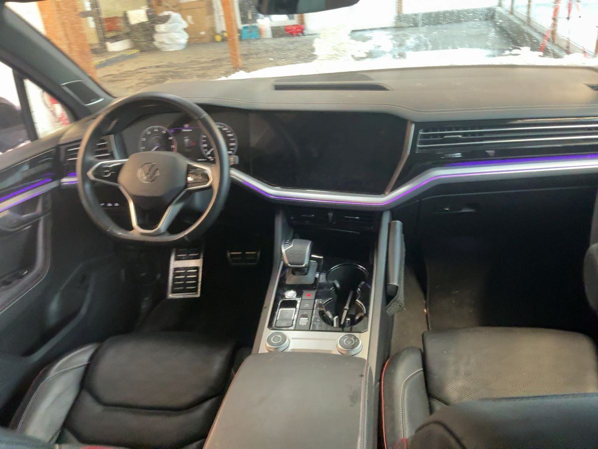 Volkswagen Touareg 2022 — photo 19