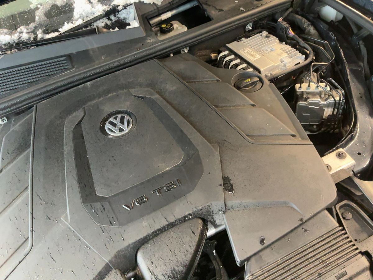 Volkswagen Touareg 2022 — photo 23