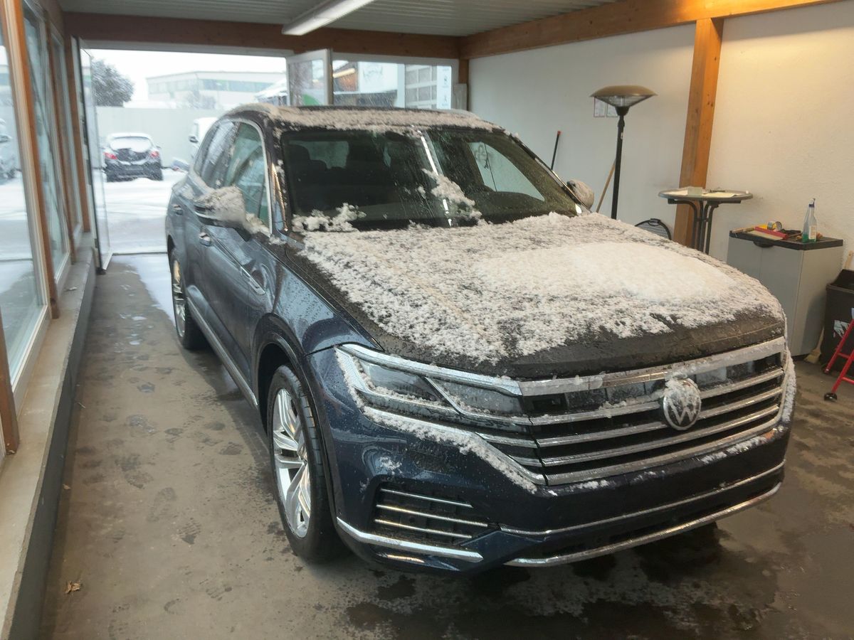 Volkswagen Touareg 2022 — photo 13