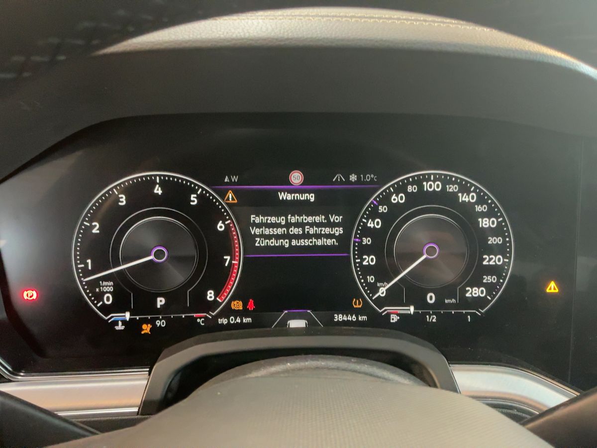 Volkswagen Touareg 2022 — photo 20