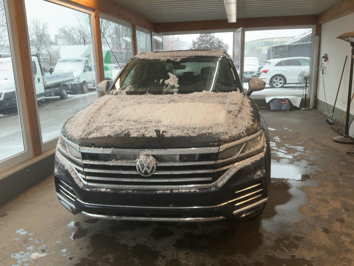 Volkswagen Touareg 2022 — photo 15