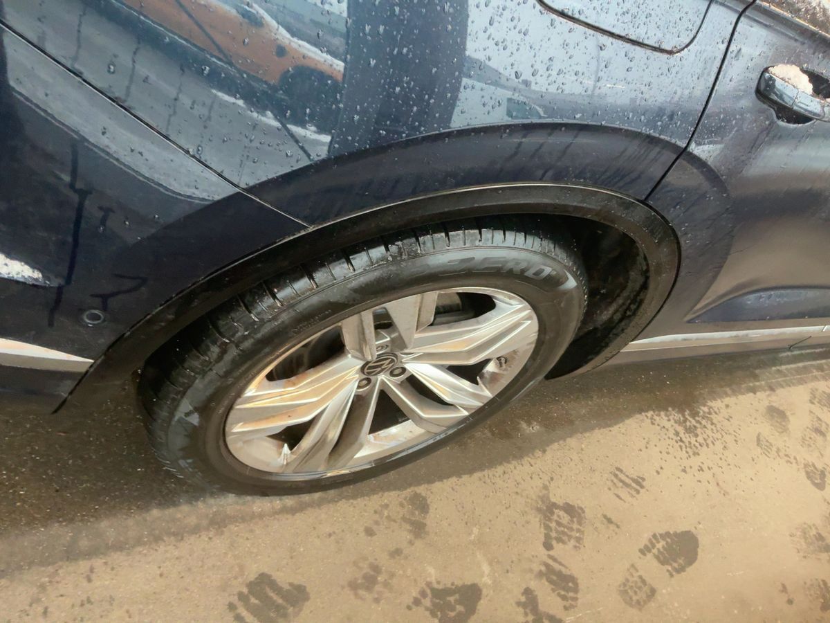 Volkswagen Touareg 2022 — photo 10