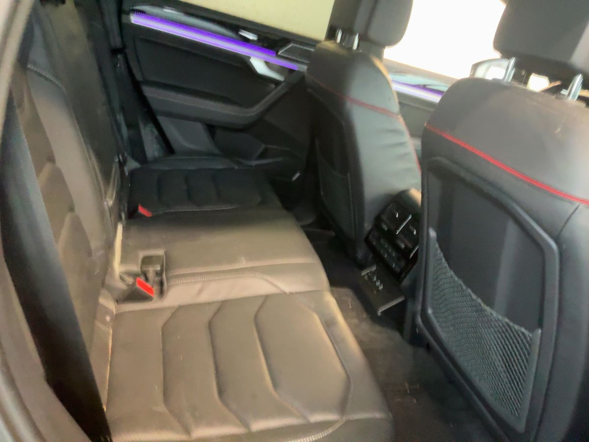 Volkswagen Touareg 2022 — photo 21