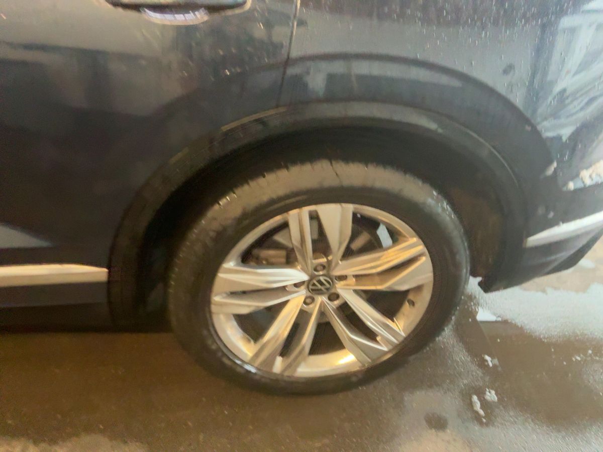 Volkswagen Touareg 2022 — photo 6