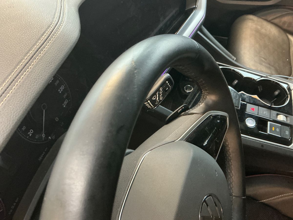 Volkswagen Touareg 2022 — photo 29