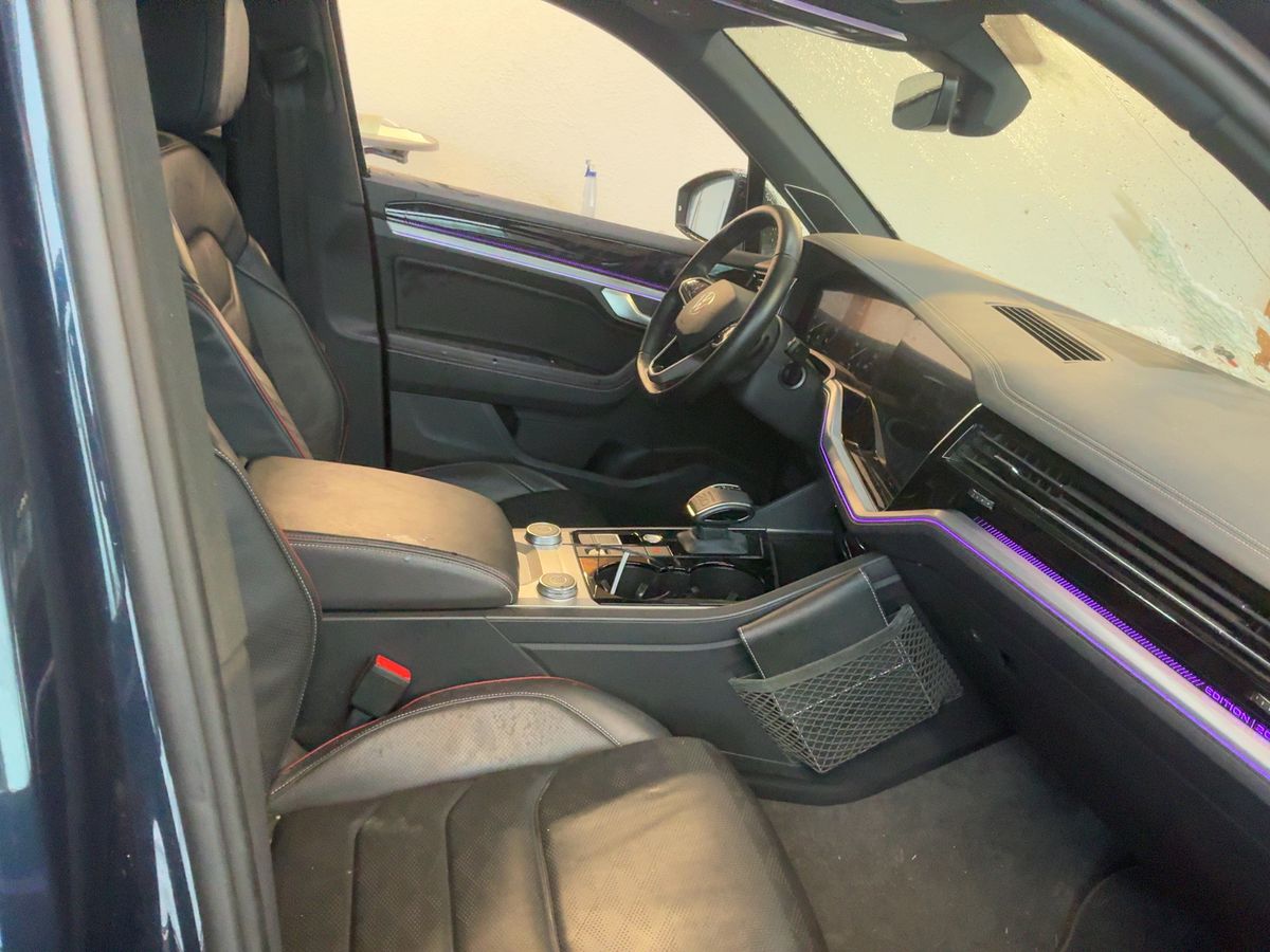 Volkswagen Touareg 2022 — photo 18