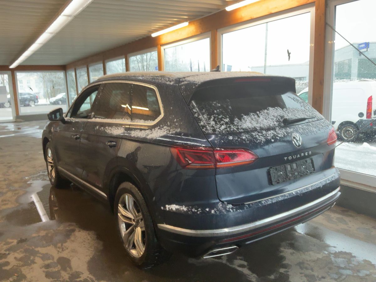 Volkswagen Touareg 2022 — photo 7