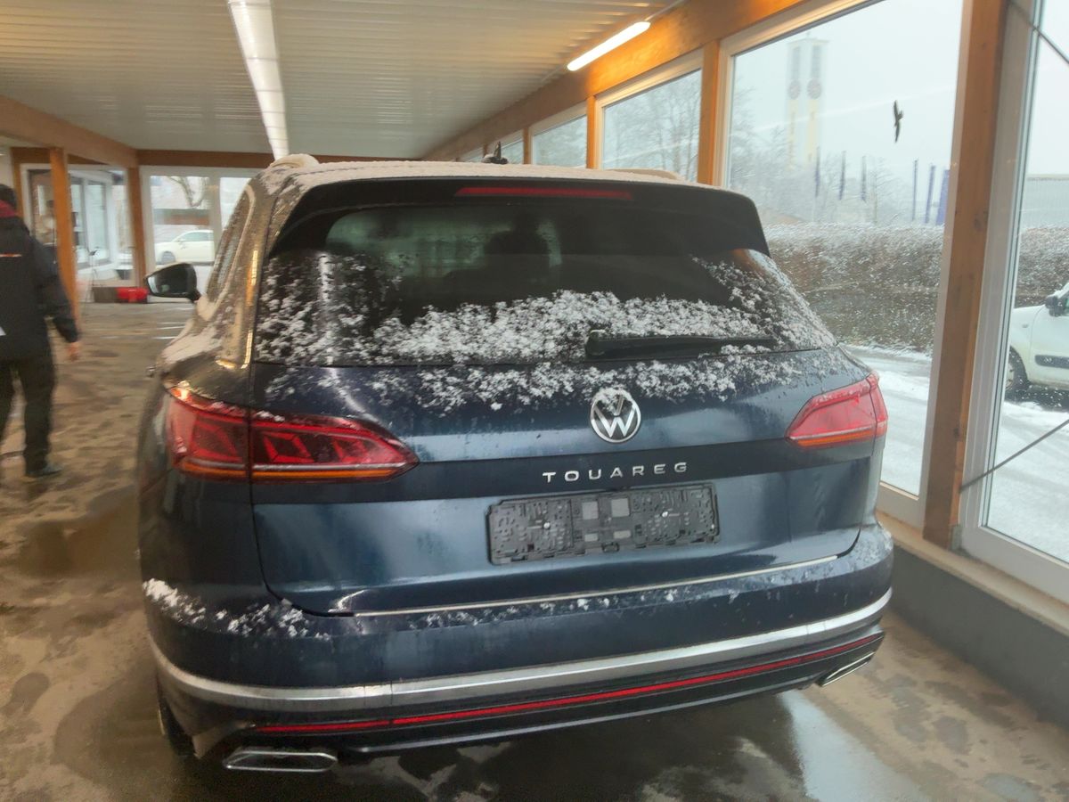 Volkswagen Touareg 2022 — photo 8