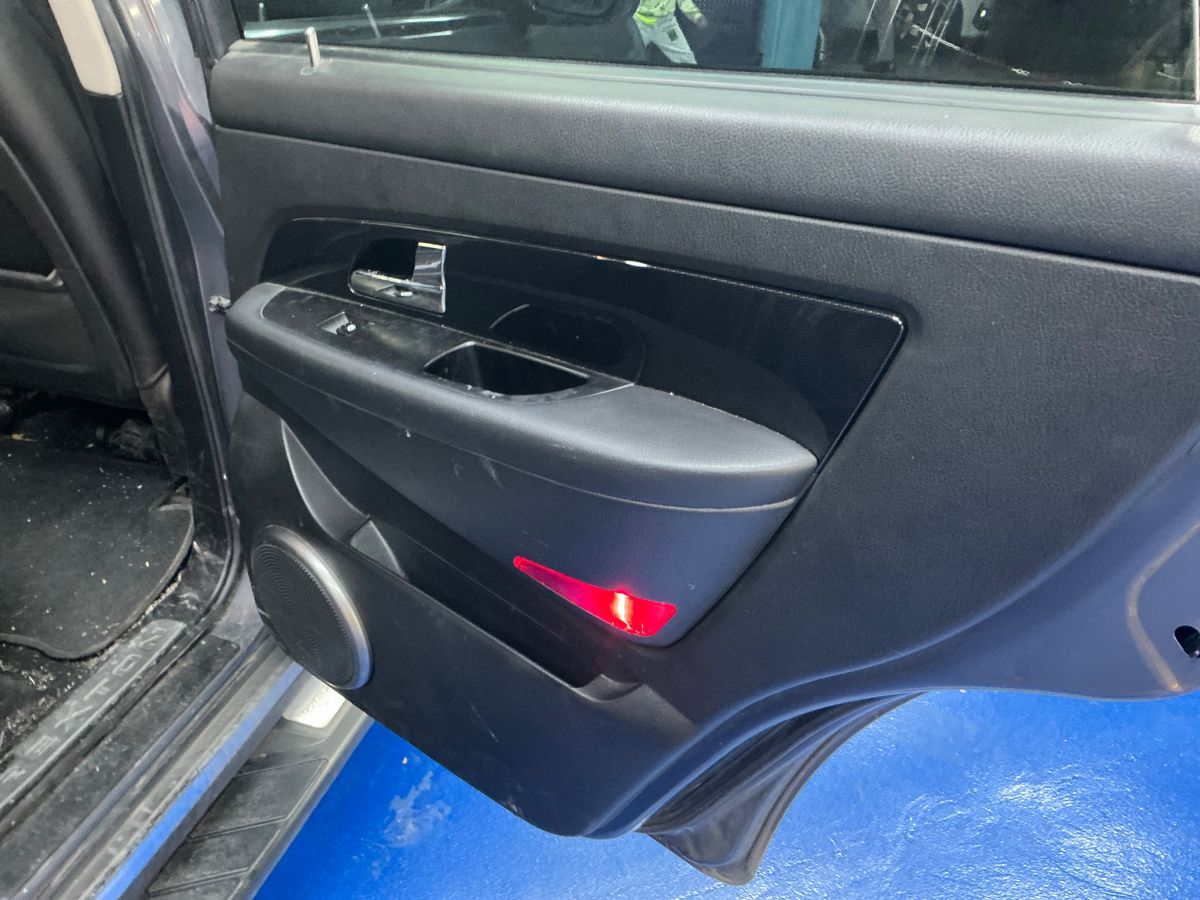 Ssangyong Rexton 2016 — photo 38