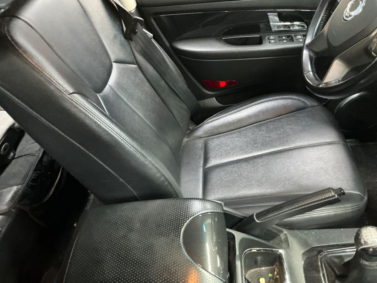 Ssangyong Rexton 2016 — photo 37