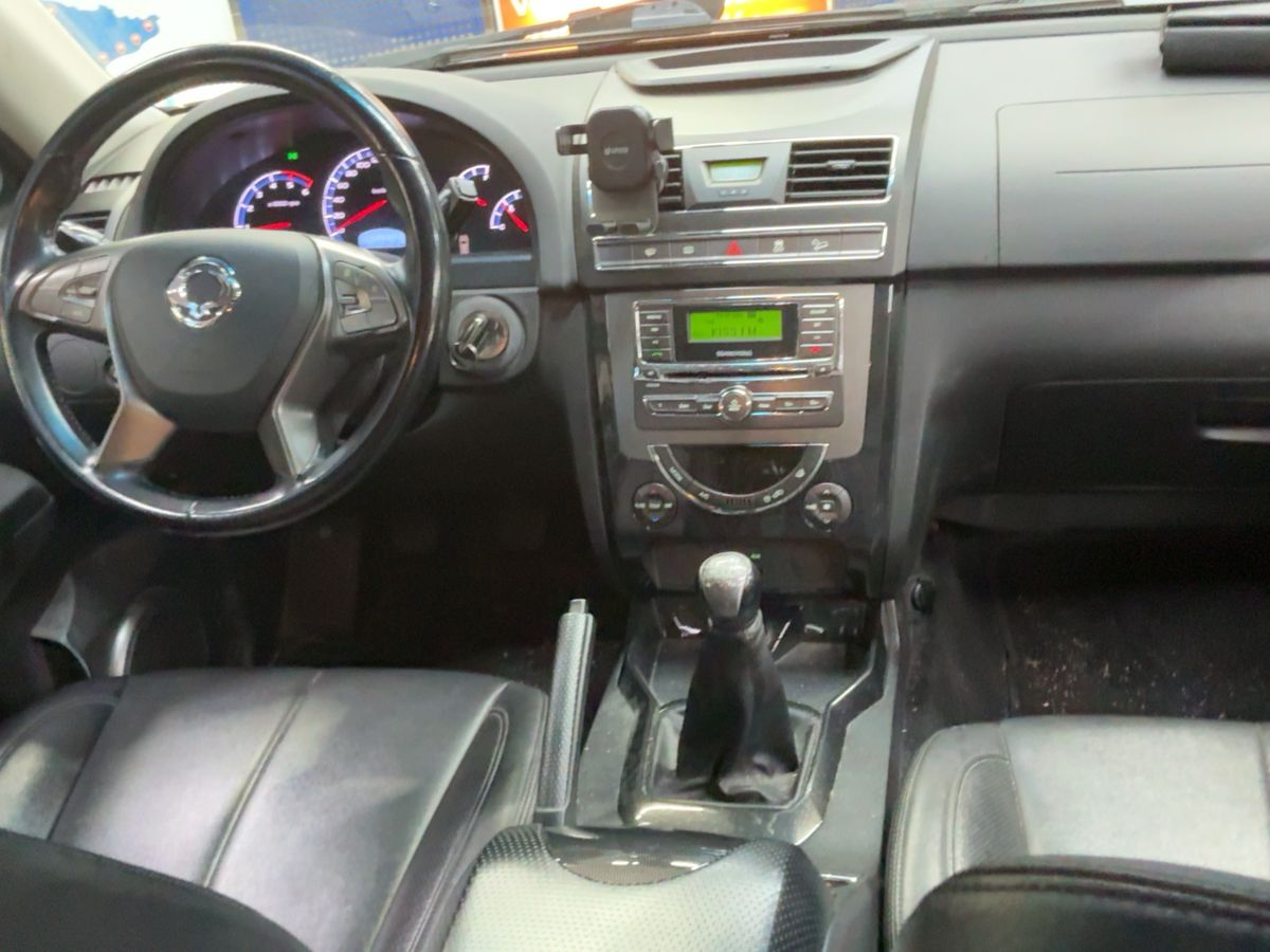 Ssangyong Rexton 2016 — photo 18