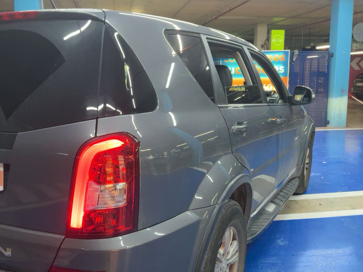 Ssangyong Rexton 2016 — photo 9