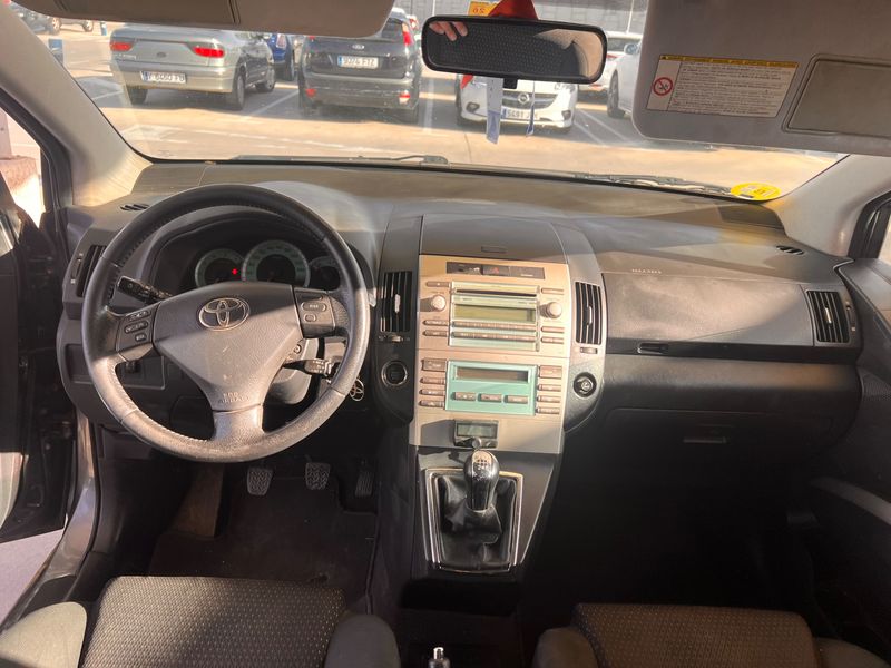Toyota Corolla Verso 2.2 D-4D Luna — zdjęcie 12