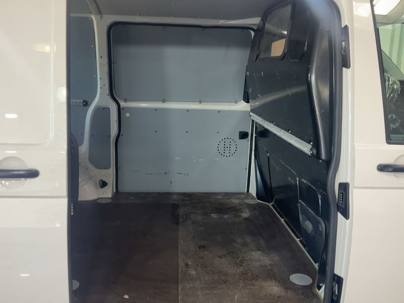 Volkswagen T6 Transporter 2.0 TDI Kasten FWD — zdjęcie 14