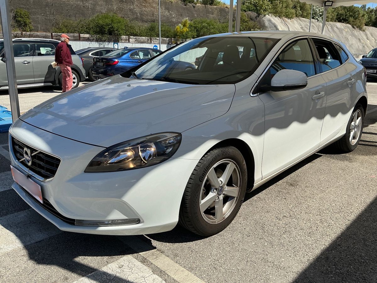 Volvo V40 2015 — photo 1
