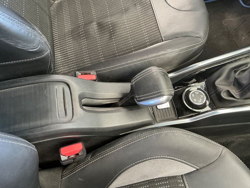 Peugeot 2008 1.6 e-HDi Allure 2014 – снимка 25