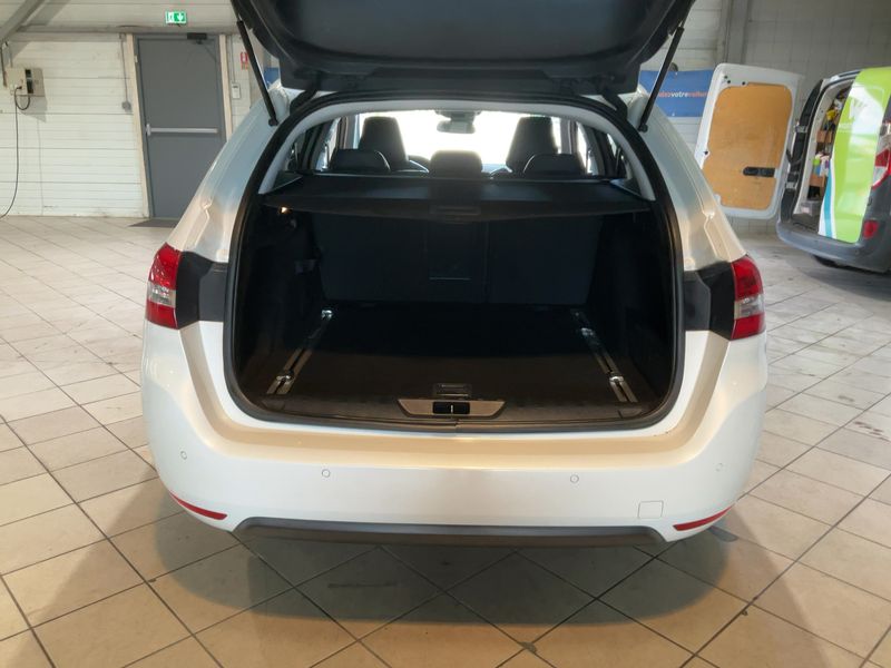 Peugeot 308 2.0 Blue-HDi Feline 2014 – снимка 15