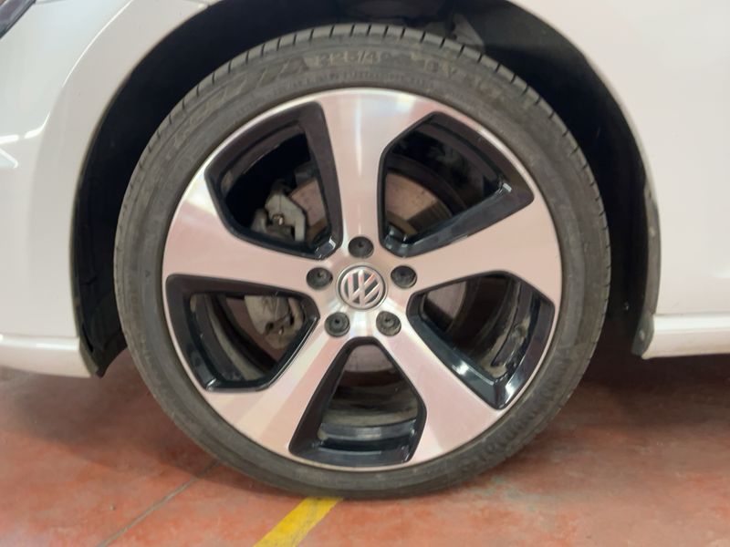 Volkswagen e-Golf VII electric drive 100 kW 2017 – снимка 3