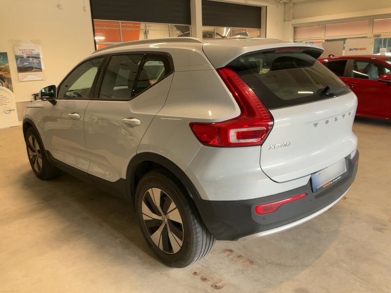 Volvo XC40 2.0 D3 Momentum AWD — zdjęcie 3