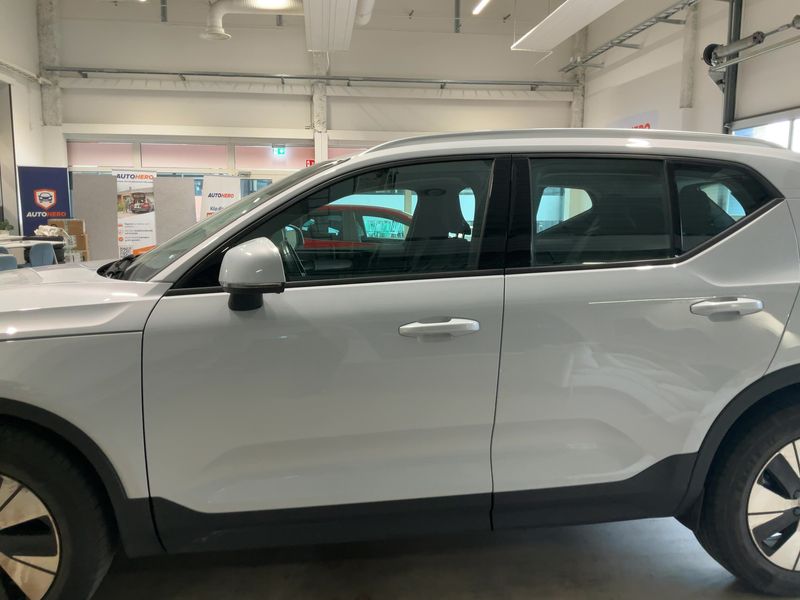 Volvo XC40 2.0 D3 Momentum AWD — zdjęcie 4