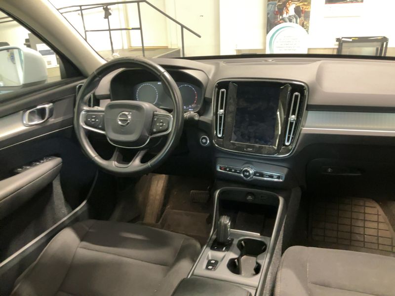 Volvo XC40 2.0 D3 Momentum AWD — zdjęcie 12