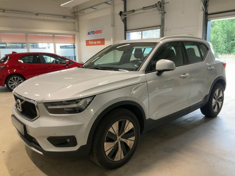 Volvo XC40 2.0 D3 Momentum AWD — zdjęcie 2