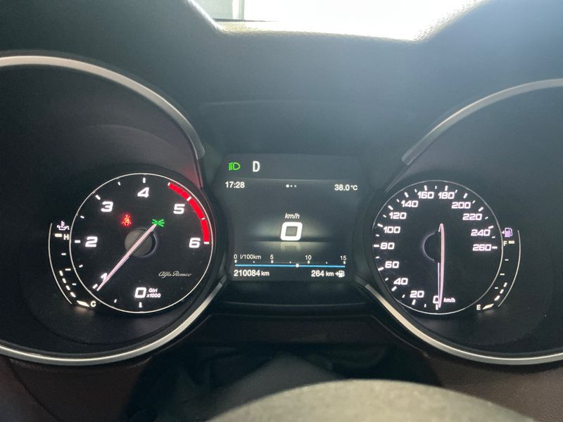 Alfa Romeo Stelvio 2.2 JTDM Super 2WD — zdjęcie 13