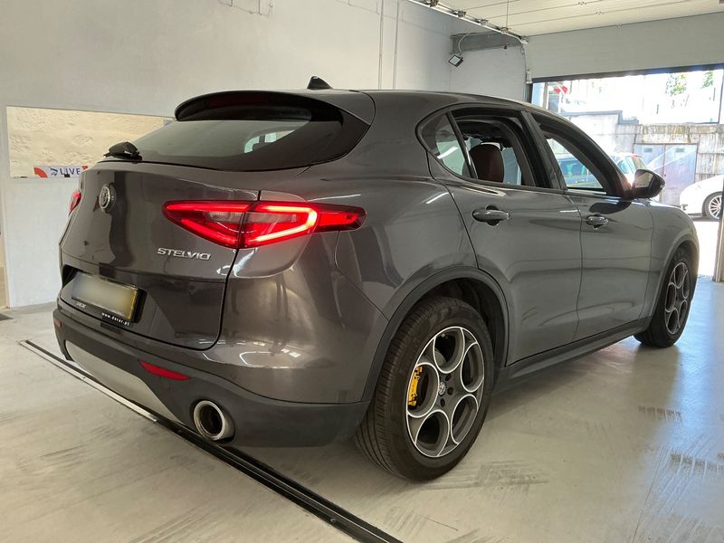 Alfa Romeo Stelvio 2.2 JTDM Super 2WD — zdjęcie 6