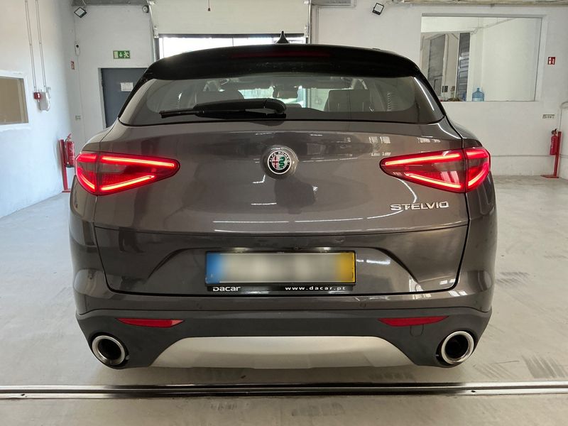 Alfa Romeo Stelvio 2.2 JTDM Super 2WD — zdjęcie 5