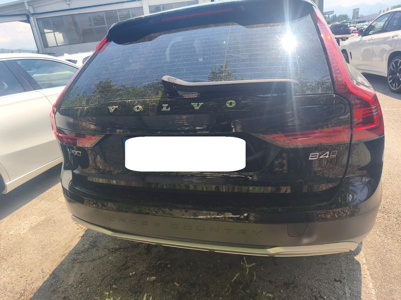 Volvo V90 Cross Country 2.0 B4 Mild-Hybrid Business Pro AWD — zdjęcie 4