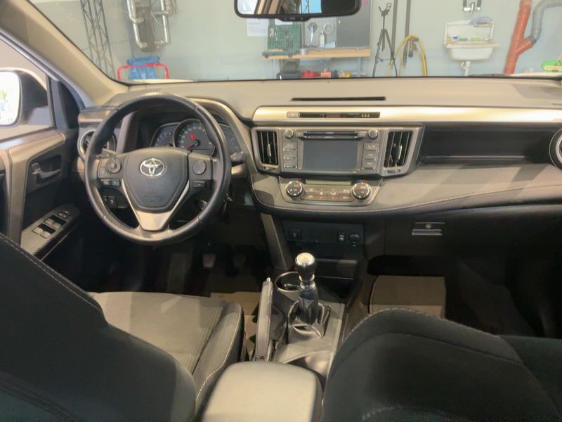 Toyota RAV 4 2.0 D-4D Comfort — zdjęcie 12