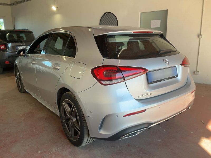 Mercedes-Benz A-Klasse A 250e Premium — zdjęcie 3