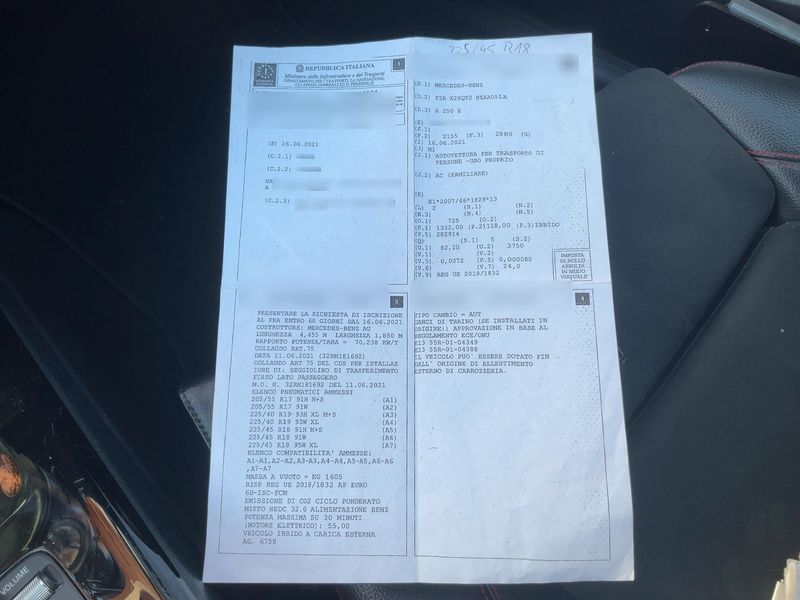 Mercedes-Benz A-Klasse A 250e Premium — zdjęcie 15