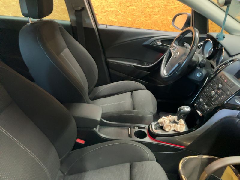 Opel Astra 1.4 Turbo Exklusiv — zdjęcie 11