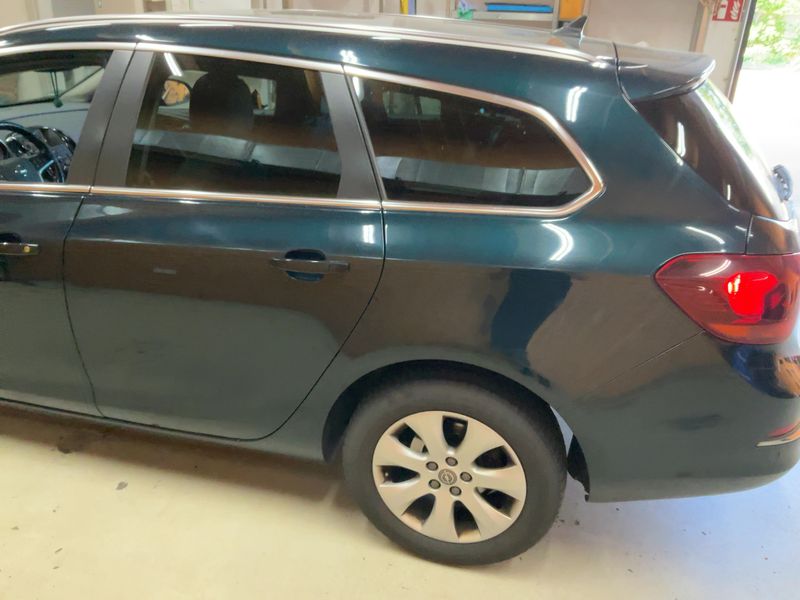 Opel Astra 1.4 Turbo Exklusiv — zdjęcie 3