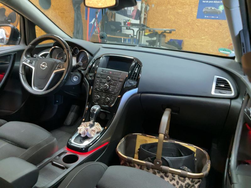 Opel Astra 1.4 Turbo Exklusiv — zdjęcie 12