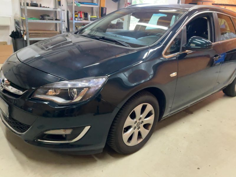 Opel Astra 1.4 Turbo Exklusiv — zdjęcie 2