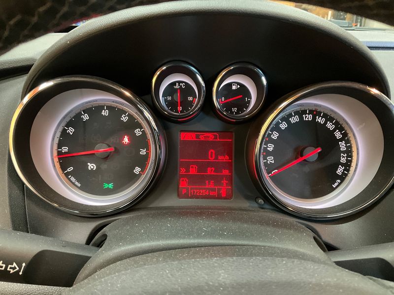 Opel Astra 1.4 Turbo Exklusiv — zdjęcie 13