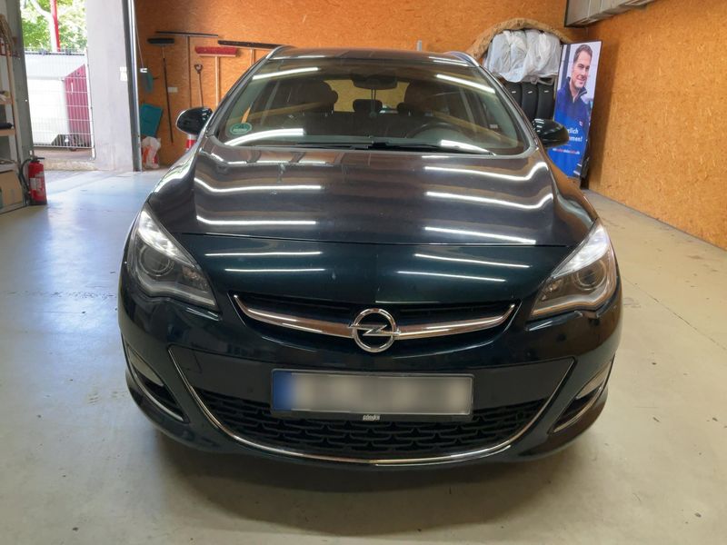Opel Astra 1.4 Turbo Exklusiv — zdjęcie 9