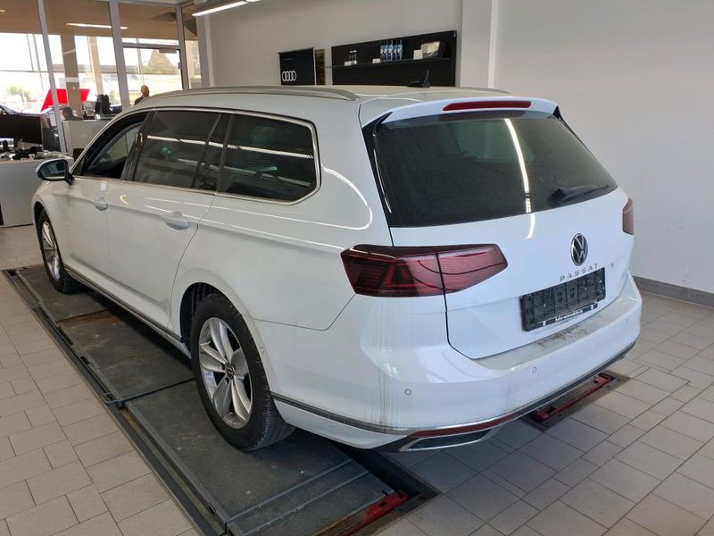 Volkswagen Passat 2.0 TDI Elegance — zdjęcie 14
