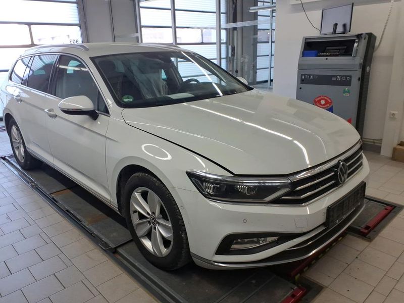 Volkswagen Passat 2.0 TDI Elegance — zdjęcie 13