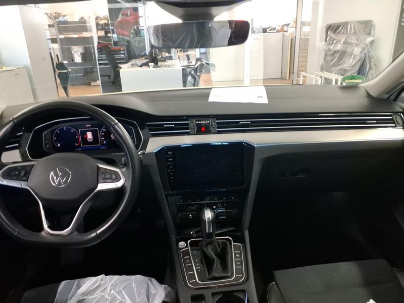 Volkswagen Passat 2.0 TDI Elegance — zdjęcie 21