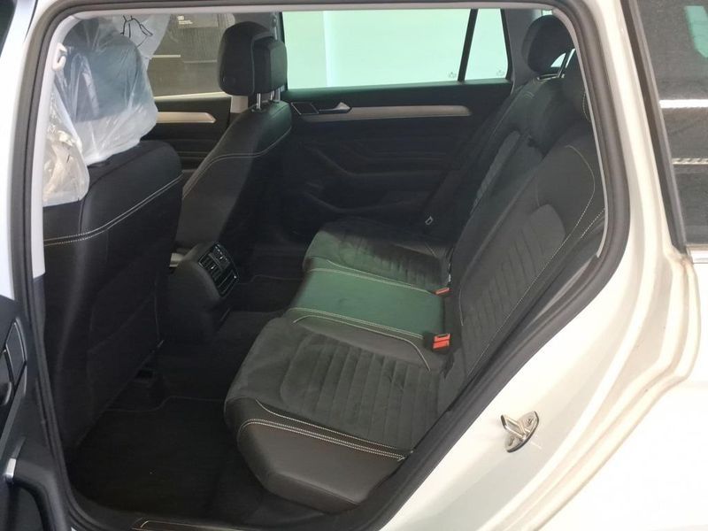 Volkswagen Passat 2.0 TDI Elegance — zdjęcie 12