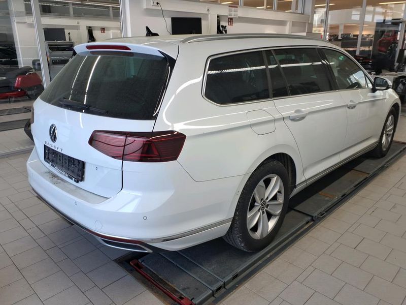 Volkswagen Passat 2.0 TDI Elegance — zdjęcie 15