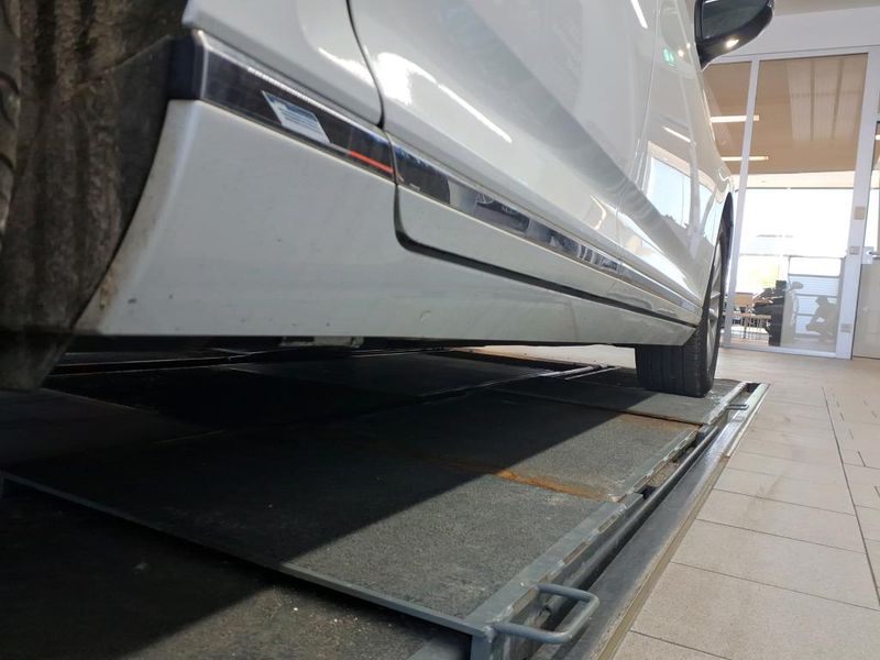Volkswagen Passat 2.0 TDI Elegance — zdjęcie 23