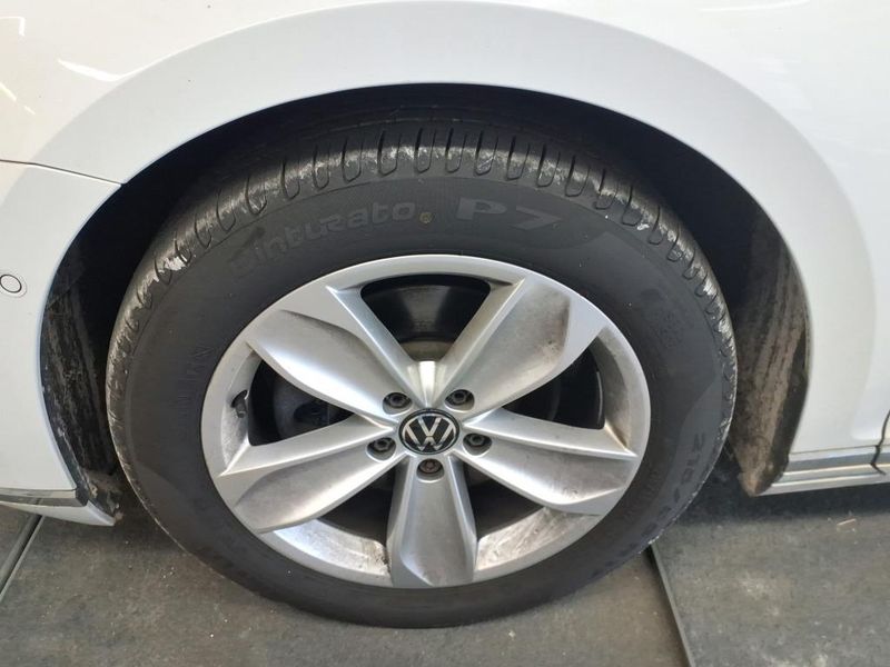 Volkswagen Passat 2.0 TDI Elegance — zdjęcie 24