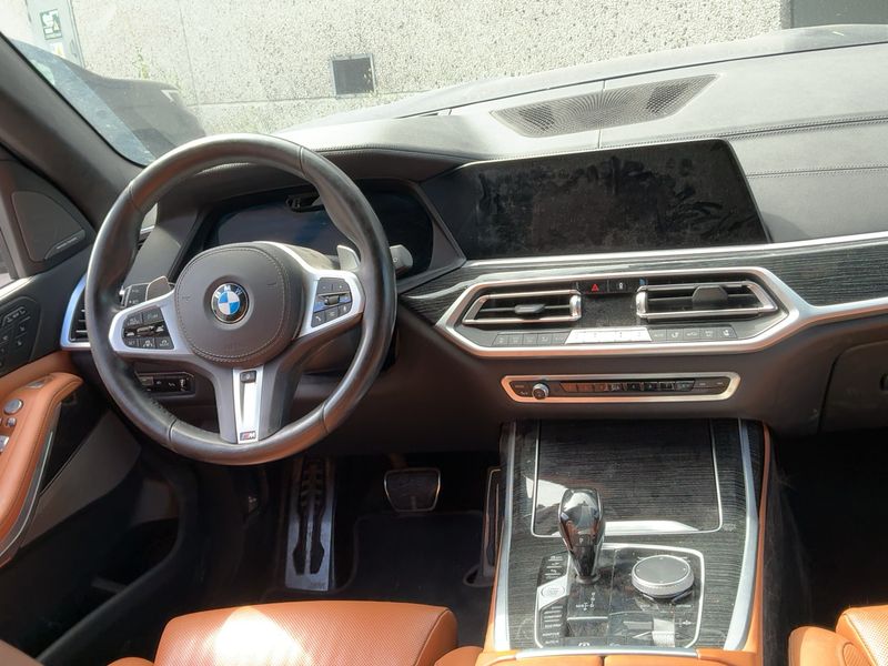 BMW X7 M50i — zdjęcie 12
