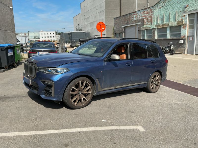 BMW X7 M50i — zdjęcie 2