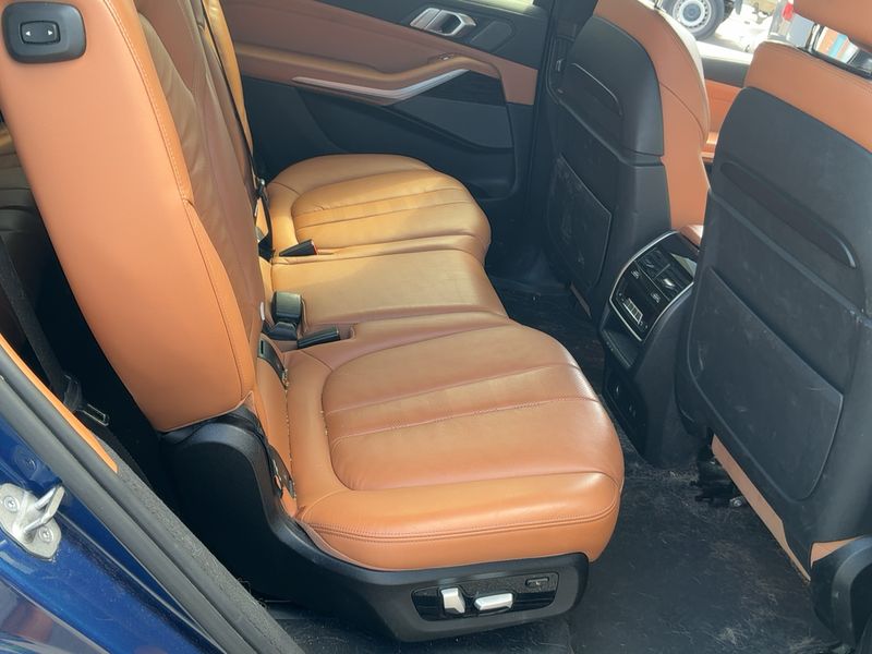 BMW X7 M50i — zdjęcie 14